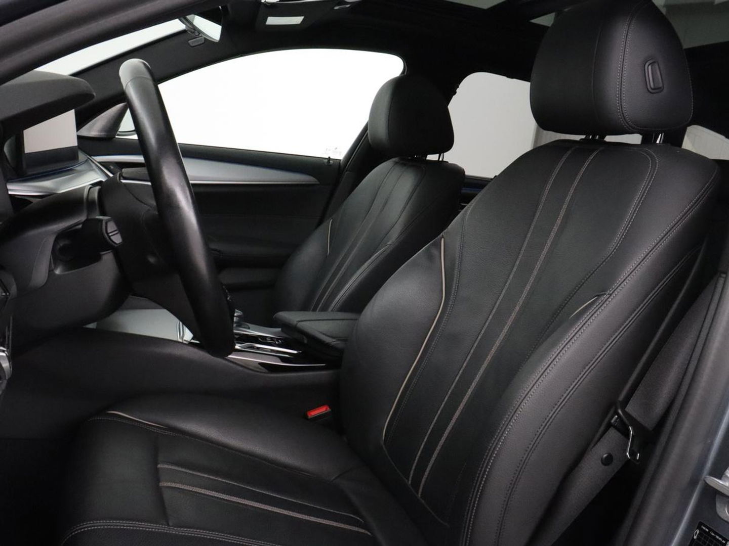 BMW 5 Serie 530e High Executive | Panoramadak | Head-Up | Adaptive cruise | Trekhaak | Bowers & Wilkins | Leder | Stoelverwarming | 360 Camera | Carplay | Keyless | Navigatie