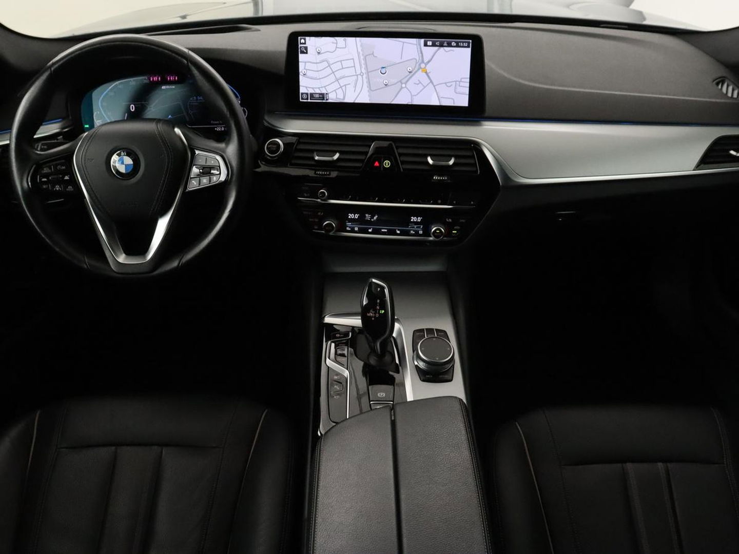 BMW 5 Serie 530e High Executive | Panoramadak | Head-Up | Adaptive cruise | Trekhaak | Bowers & Wilkins | Leder | Stoelverwarming | 360 Camera | Carplay | Keyless | Navigatie