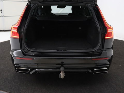Volvo V60 2.0 T6 Recharge AWD R Design | Trekhaak | Stoelverwarming | Camera | Carplay | Half leder | Full LED | Navigatie | Parkeerhulp