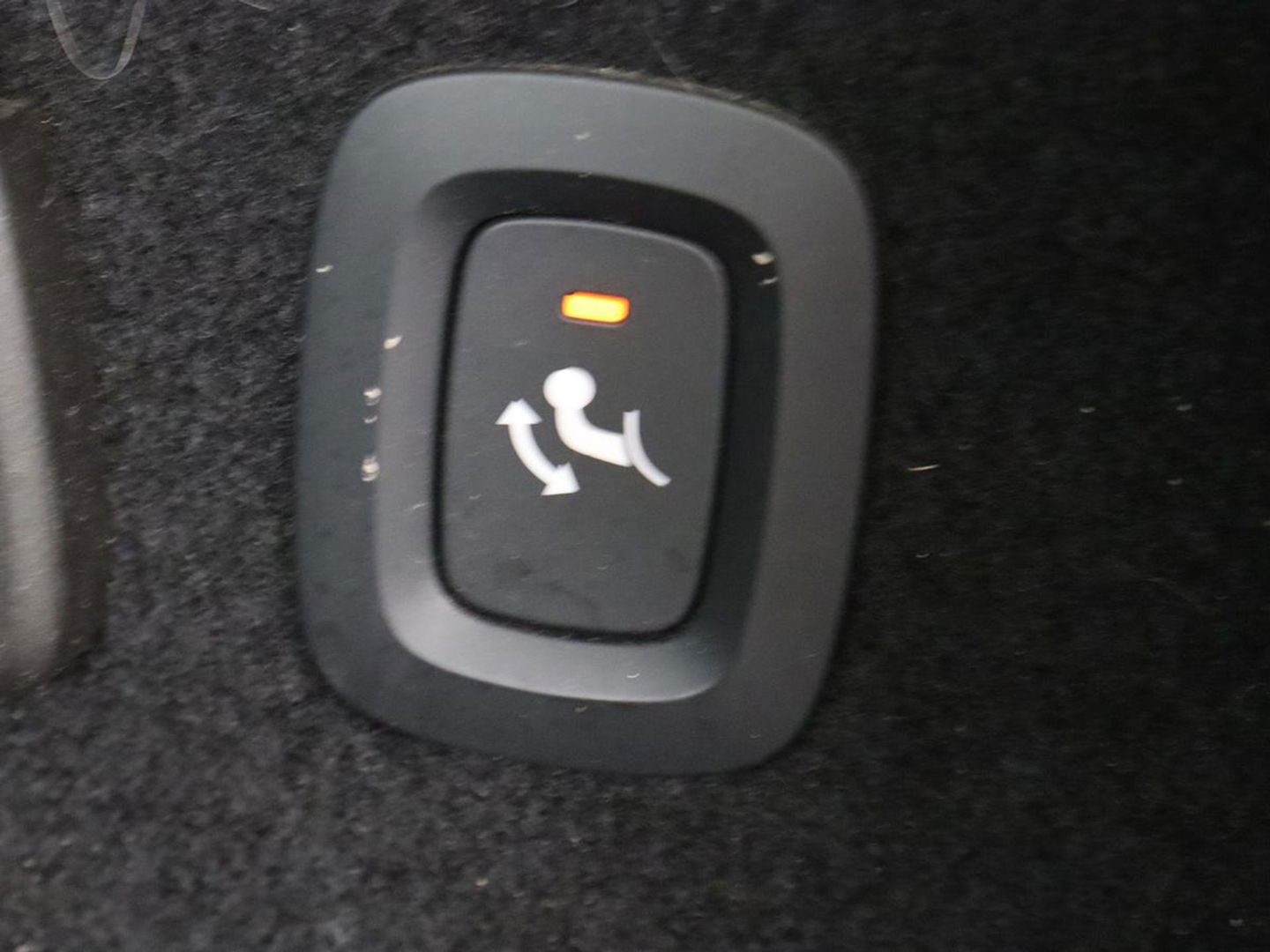 Volvo V60 2.0 T6 Recharge AWD R Design | Trekhaak | Stoelverwarming | Camera | Carplay | Half leder | Full LED | Navigatie | Parkeerhulp