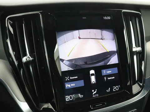 Volvo V60 2.0 T6 Recharge AWD R Design | Trekhaak | Stoelverwarming | Camera | Carplay | Half leder | Full LED | Navigatie | Parkeerhulp