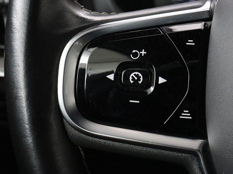 Volvo V60 2.0 T6 Recharge AWD R Design | Trekhaak | Stoelverwarming | Camera | Carplay | Half leder | Full LED | Navigatie | Parkeerhulp