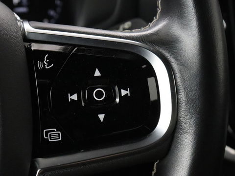 Volvo V60 2.0 T6 Recharge AWD R Design | Trekhaak | Stoelverwarming | Camera | Carplay | Half leder | Full LED | Navigatie | Parkeerhulp