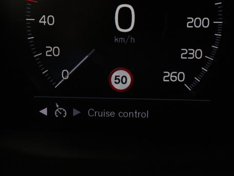 Volvo V60 2.0 T6 Recharge AWD R Design | Trekhaak | Stoelverwarming | Camera | Carplay | Half leder | Full LED | Navigatie | Parkeerhulp