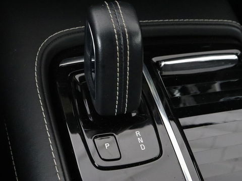 Volvo V60 2.0 T6 Recharge AWD R Design | Trekhaak | Stoelverwarming | Camera | Carplay | Half leder | Full LED | Navigatie | Parkeerhulp