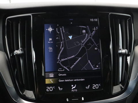 Volvo V60 2.0 T6 Recharge AWD R Design | Trekhaak | Stoelverwarming | Camera | Carplay | Half leder | Full LED | Navigatie | Parkeerhulp