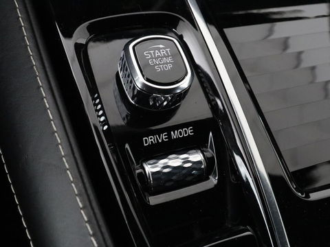 Volvo V60 2.0 T6 Recharge AWD R Design | Trekhaak | Stoelverwarming | Camera | Carplay | Half leder | Full LED | Navigatie | Parkeerhulp