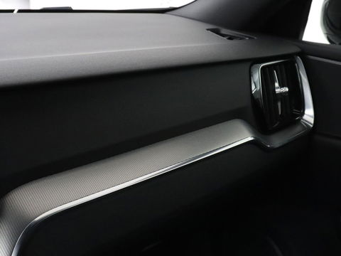 Volvo V60 2.0 T6 Recharge AWD R Design | Trekhaak | Stoelverwarming | Camera | Carplay | Half leder | Full LED | Navigatie | Parkeerhulp