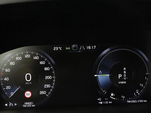 Volvo V60 2.0 T6 Recharge AWD R Design | Trekhaak | Stoelverwarming | Camera | Carplay | Half leder | Full LED | Navigatie | Parkeerhulp
