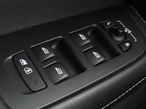 Volvo V60 2.0 T6 Recharge AWD R Design | Trekhaak | Stoelverwarming | Camera | Carplay | Half leder | Full LED | Navigatie | Parkeerhulp
