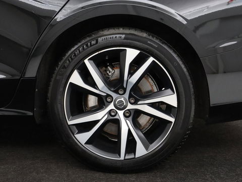Volvo V60 2.0 T6 Recharge AWD R Design | Trekhaak | Stoelverwarming | Camera | Carplay | Half leder | Full LED | Navigatie | Parkeerhulp