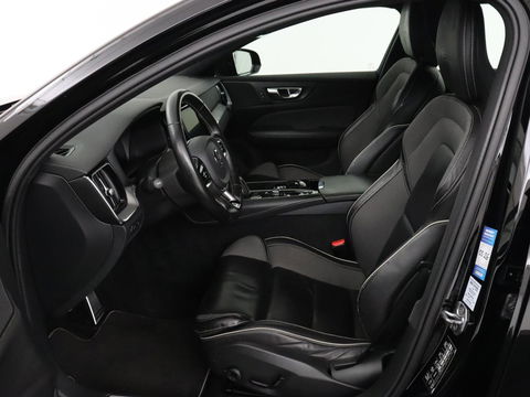 Volvo V60 2.0 T6 Recharge AWD R Design | Trekhaak | Stoelverwarming | Camera | Carplay | Half leder | Full LED | Navigatie | Parkeerhulp