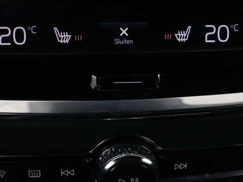 Volvo V60 2.0 T6 Recharge AWD R Design | Trekhaak | Stoelverwarming | Camera | Carplay | Half leder | Full LED | Navigatie | Parkeerhulp