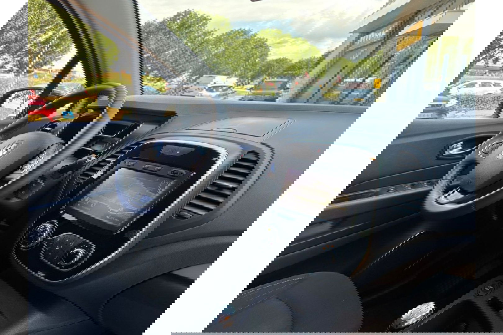 Renault Captur 0.9 TCE INTENS 90PK AIRCO NAVI PDC LMV