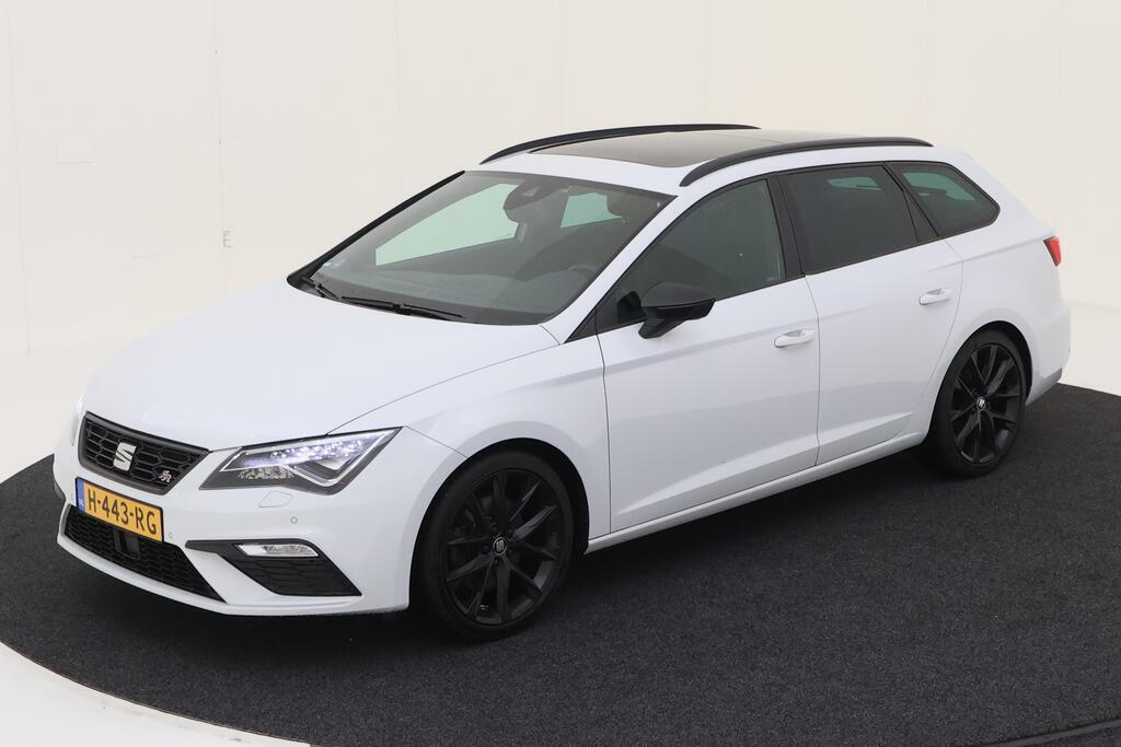 SEAT Leon Sportstourer Seat Leon 1.5 TSI 150PK Pano Virtual Trekhaak Black edition