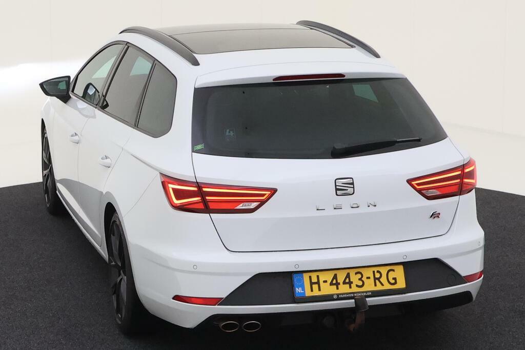 SEAT Leon Sportstourer Seat Leon 1.5 TSI 150PK Pano Virtual Trekhaak Black edition