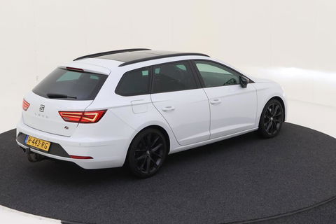 SEAT Leon Sportstourer Seat Leon 1.5 TSI 150PK Pano Virtual Trekhaak Black edition