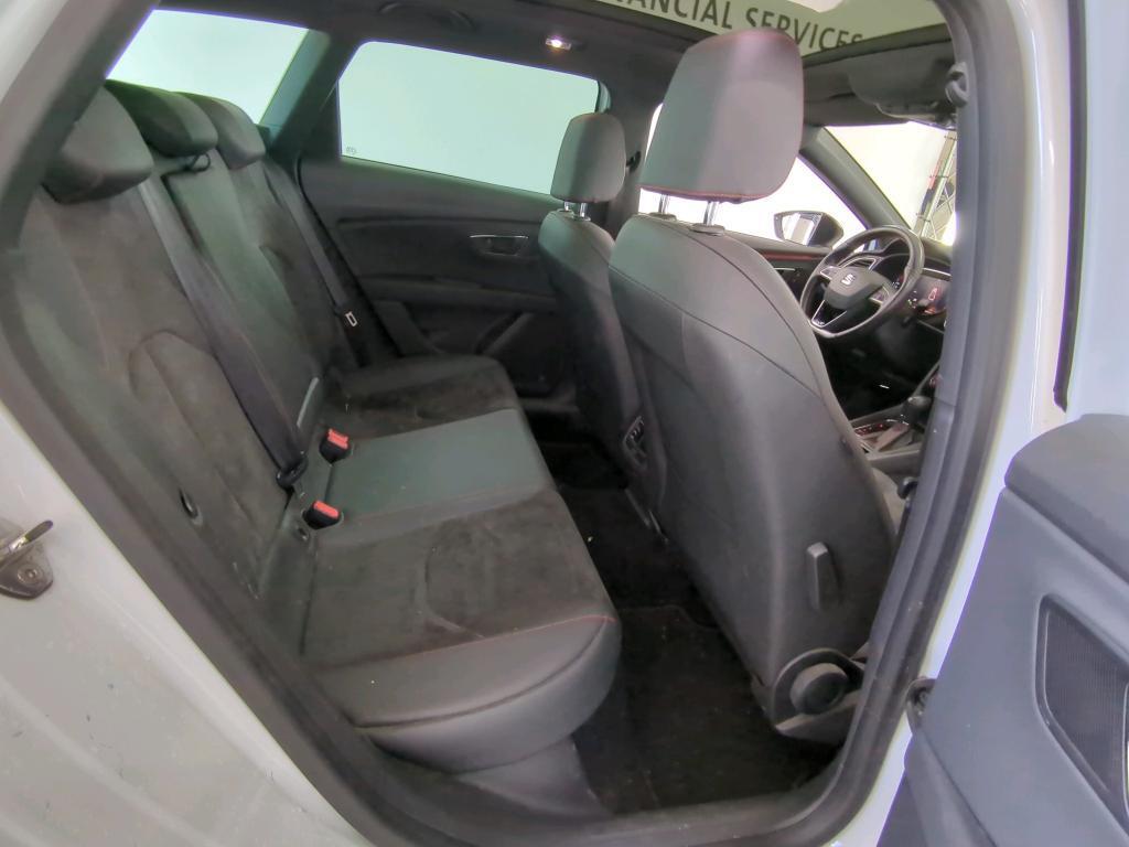 SEAT Leon Sportstourer Seat Leon 1.5 TSI 150PK Pano Virtual Trekhaak Black edition