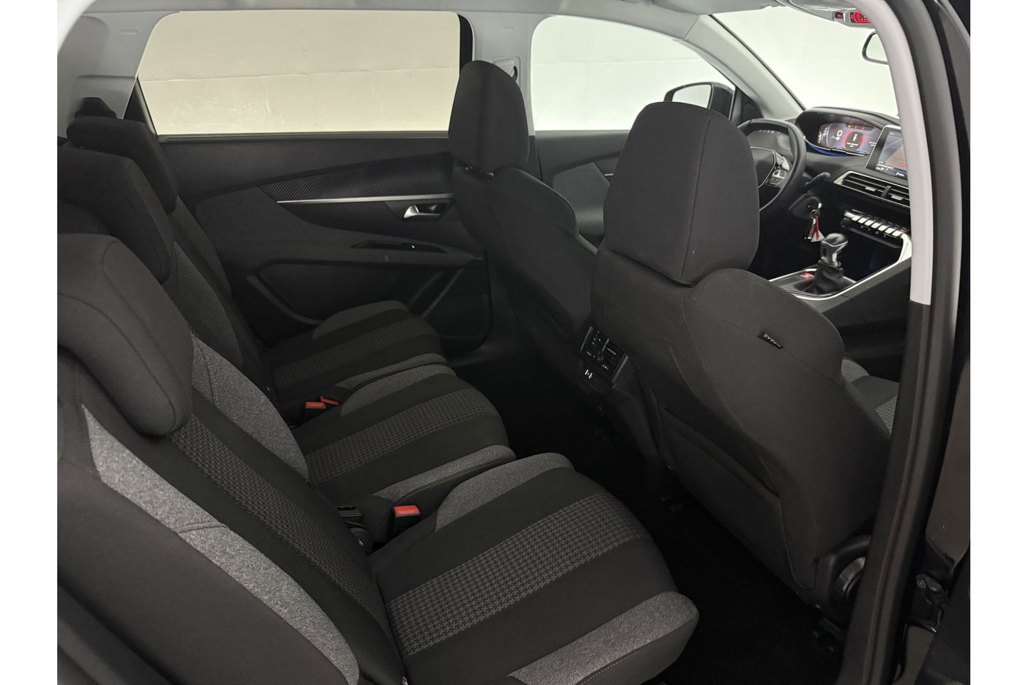 Peugeot 5008 1.2 PureTech 7 Persoons LED Trekhaak Camera Virtual Carplay Navi PDC 17''LMV