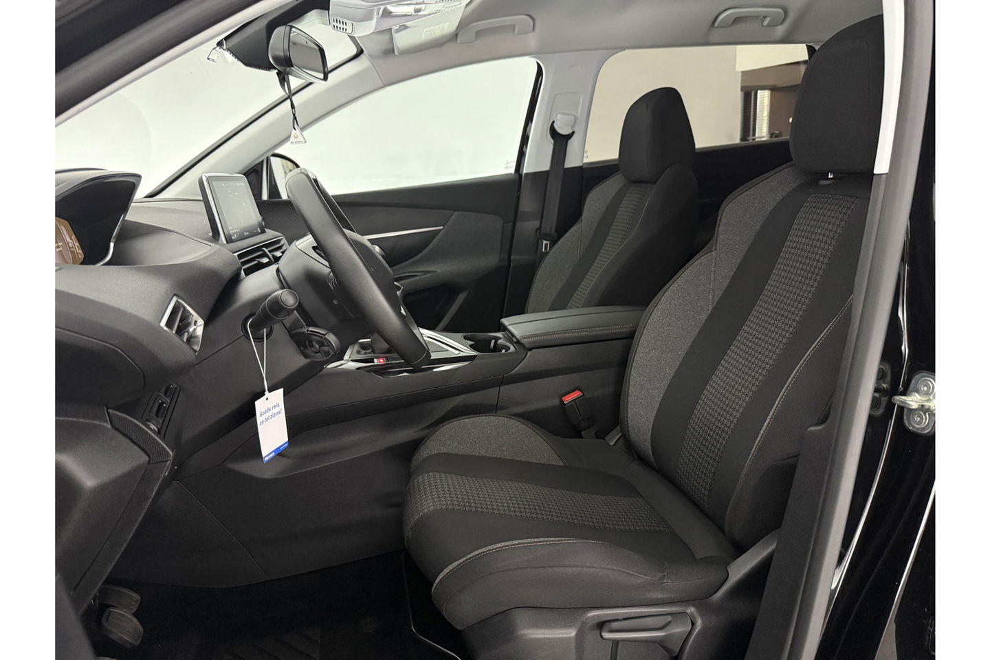 Peugeot 5008 1.2 PureTech 7 Persoons LED Trekhaak Camera Virtual Carplay Navi PDC 17''LMV