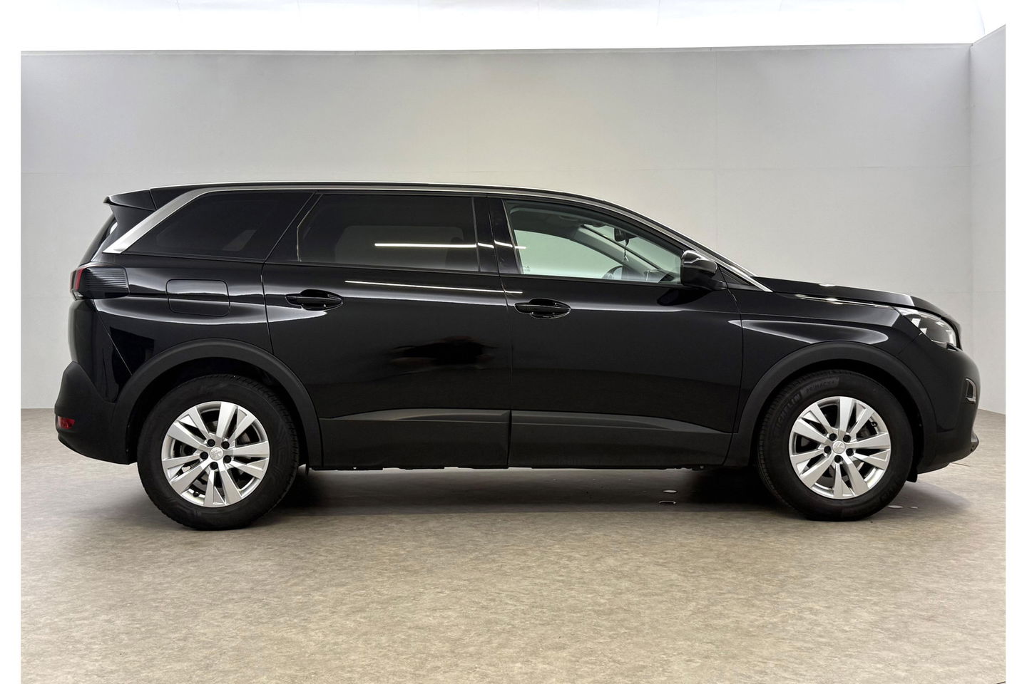 Peugeot 5008 1.2 PureTech 7 Persoons LED Trekhaak Camera Virtual Carplay Navi PDC 17''LMV