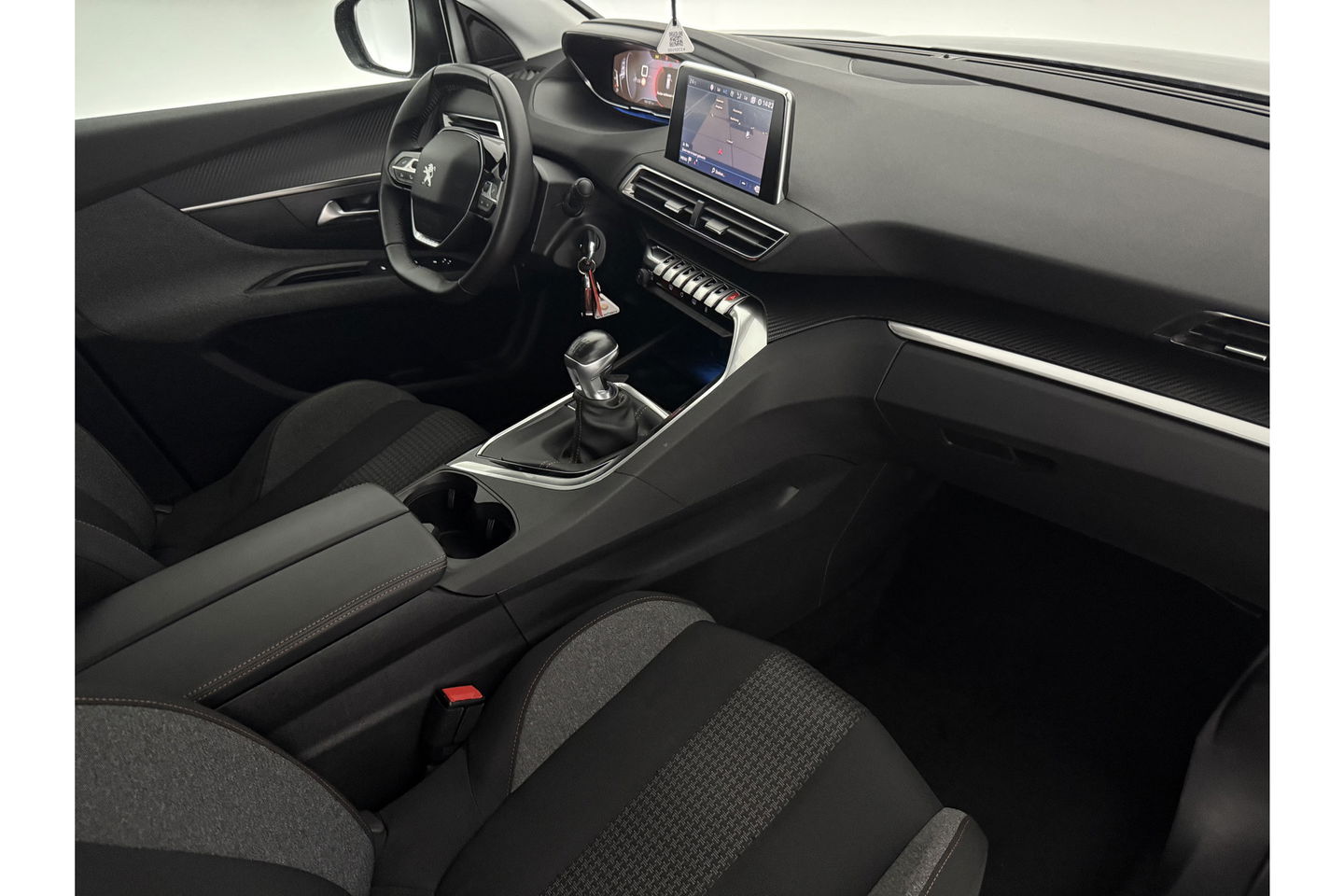 Peugeot 5008 1.2 PureTech 7 Persoons LED Trekhaak Camera Virtual Carplay Navi PDC 17''LMV