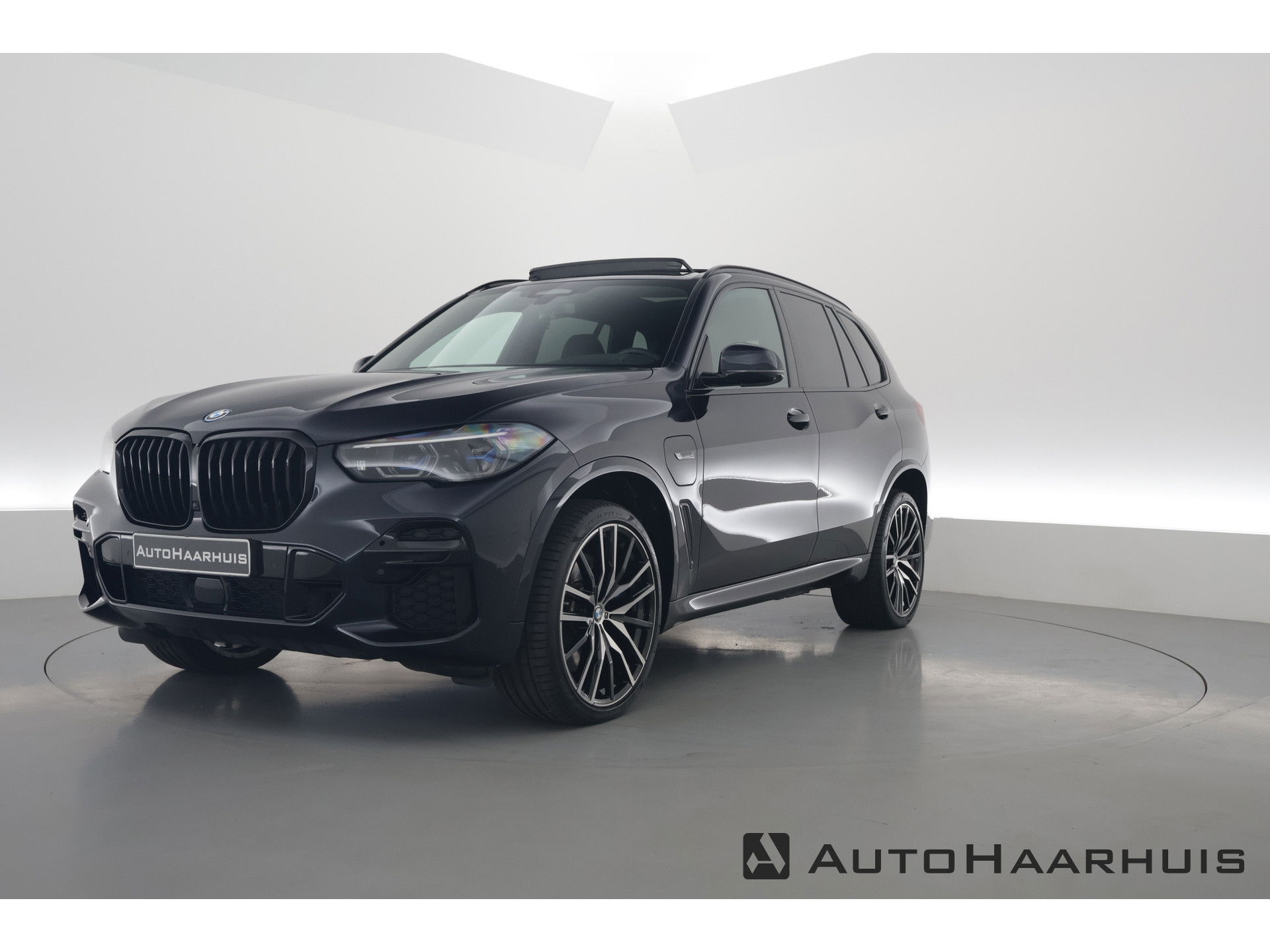 BMW X5 xDrive45e M Sport | Pano | HUD | Carbon int. | Elek. Trekhaak | Laser LED | 360cam | 22''