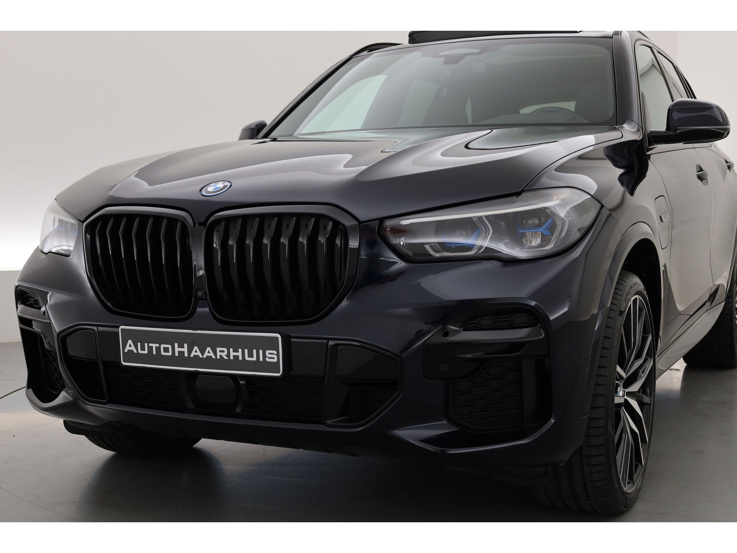 BMW X5 xDrive45e M Sport | Pano | HUD | Carbon int. | Elek. Trekhaak | Laser LED | 360cam | 22''