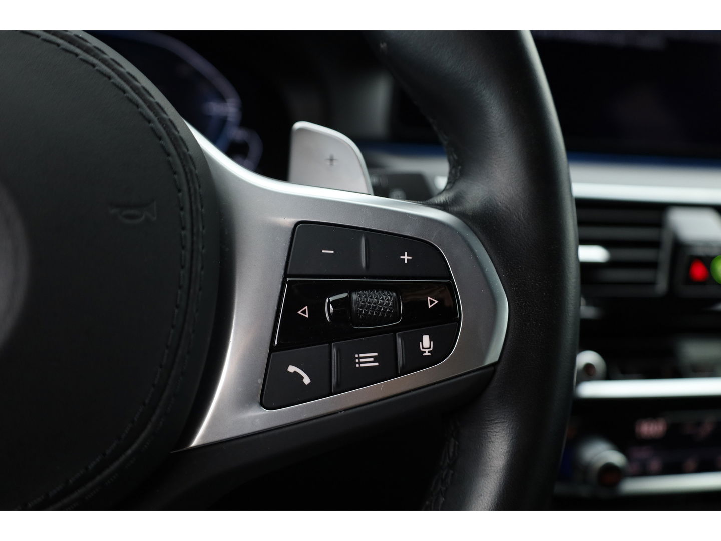 BMW 5 Serie Touring 530e M Sport | HUD | Laser LED | Camera | Leder | Keyless | Stoelverw. | Apple CarPlay
