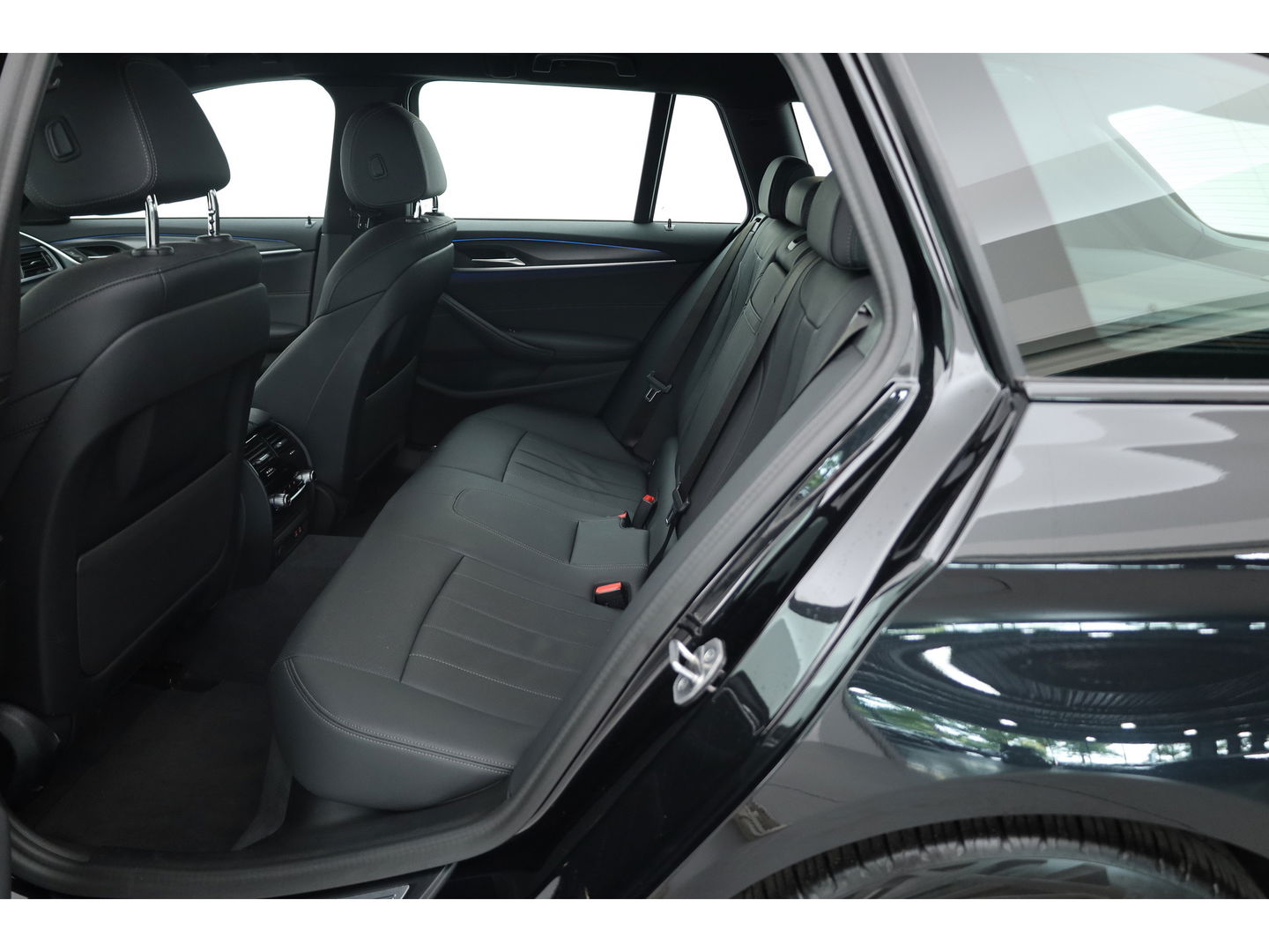 BMW 5 Serie Touring 530e M Sport | HUD | Laser LED | Camera | Leder | Keyless | Stoelverw. | Apple CarPlay