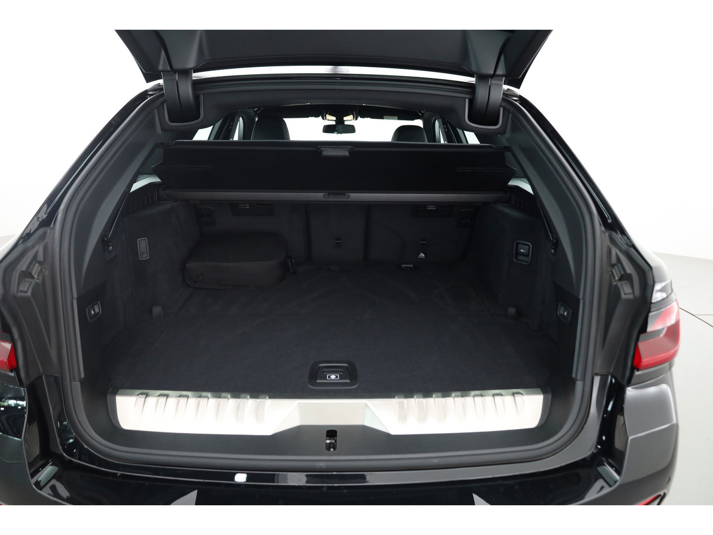 BMW 5 Serie Touring 530e M Sport | HUD | Laser LED | Camera | Leder | Keyless | Stoelverw. | Apple CarPlay