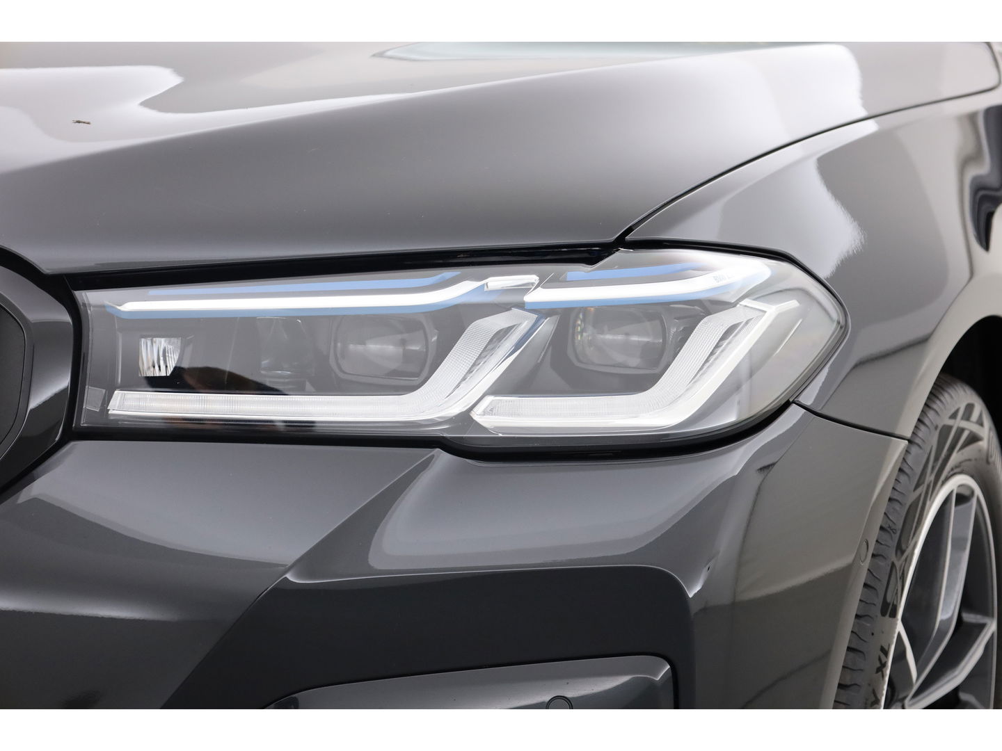 BMW 5 Serie Touring 530e M Sport | HUD | Laser LED | Camera | Leder | Keyless | Stoelverw. | Apple CarPlay