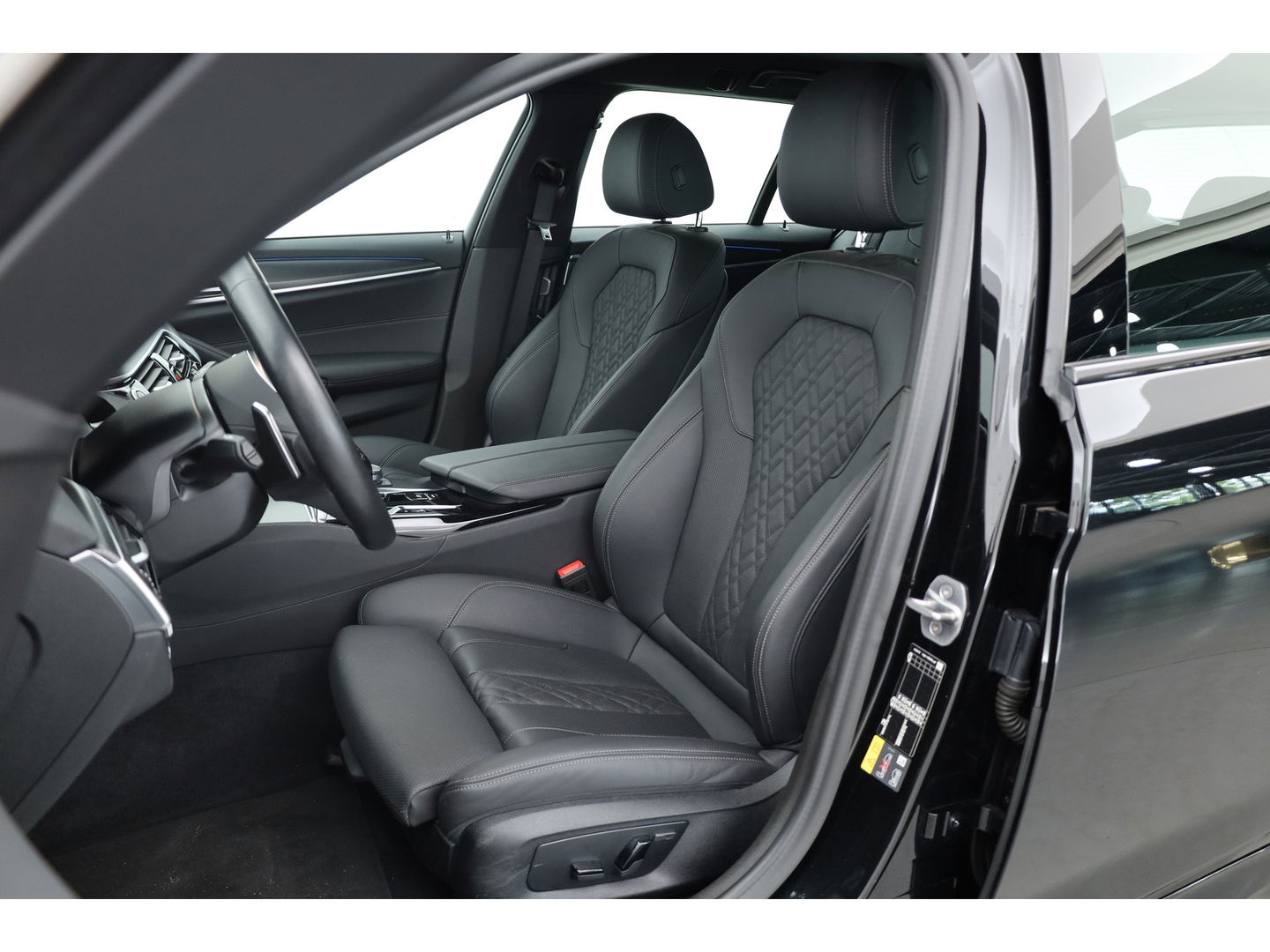 BMW 5 Serie Touring 530e M Sport | HUD | Laser LED | Camera | Leder | Keyless | Stoelverw. | Apple CarPlay