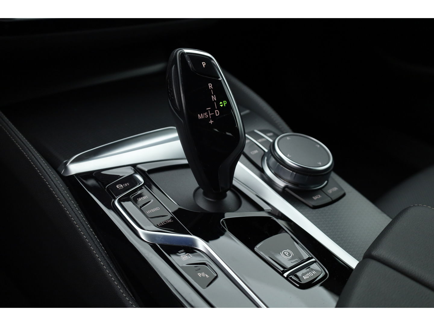 BMW 5 Serie Touring 530e M Sport | HUD | Laser LED | Camera | Leder | Keyless | Stoelverw. | Apple CarPlay