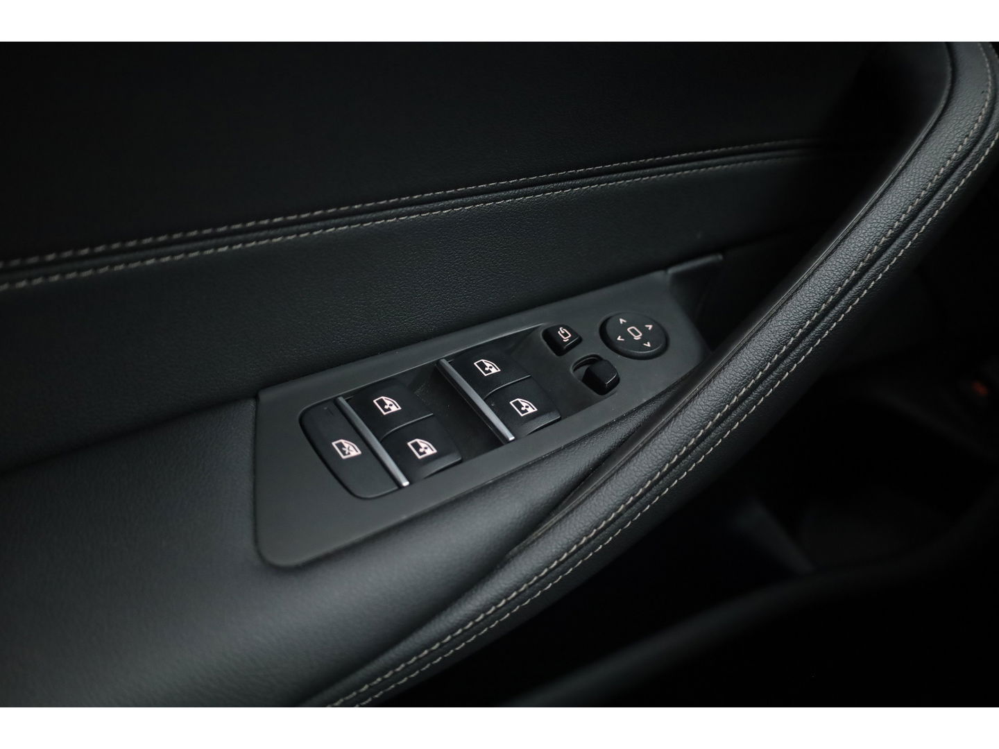 BMW 5 Serie Touring 530e M Sport | HUD | Laser LED | Camera | Leder | Keyless | Stoelverw. | Apple CarPlay