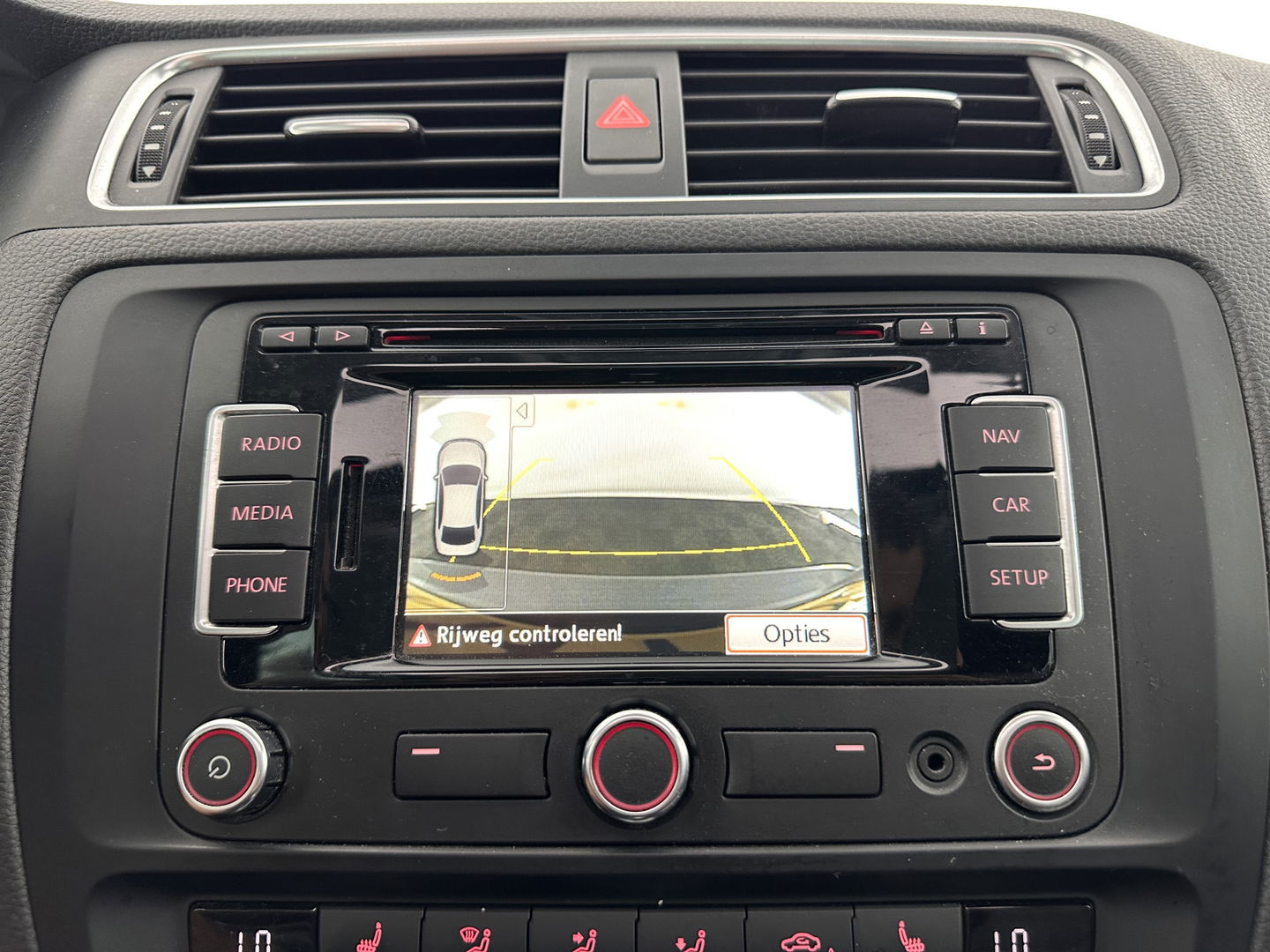 Volkswagen Jetta 1.4 TSI Hybrid Highline Aut. *PANO | XENON | NAVI-FULLMAP | CAMERA | COMFORT/HEATED-SEATS | ECC | PDC | CRUISE | 17''ALU*