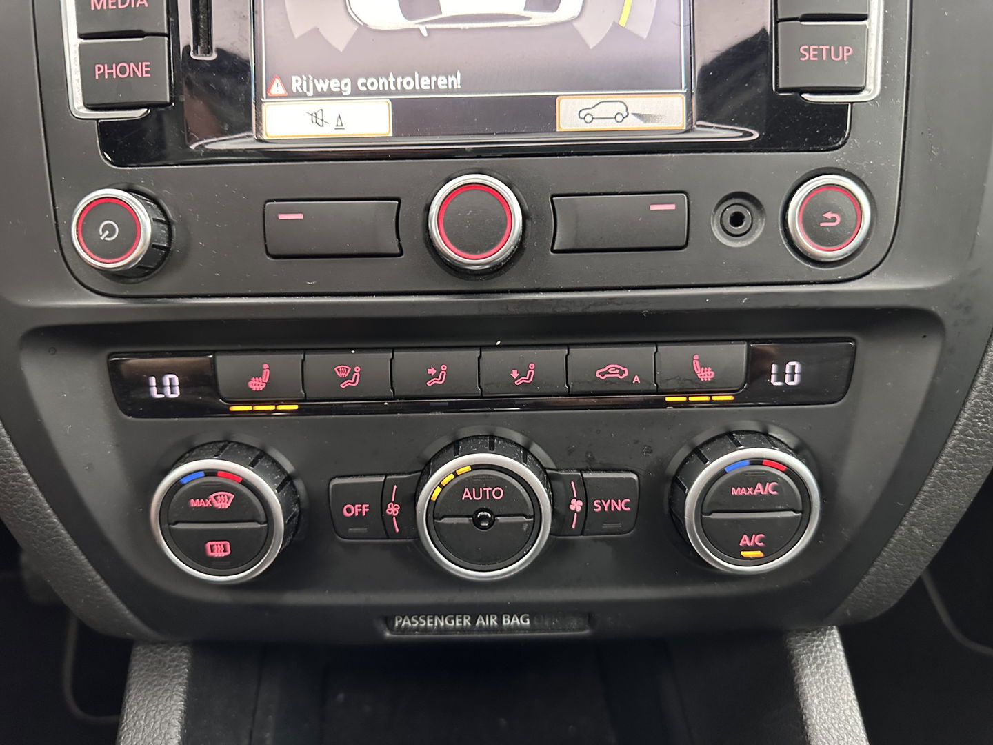Volkswagen Jetta 1.4 TSI Hybrid Highline Aut. *PANO | XENON | NAVI-FULLMAP | CAMERA | COMFORT/HEATED-SEATS | ECC | PDC | CRUISE | 17''ALU*