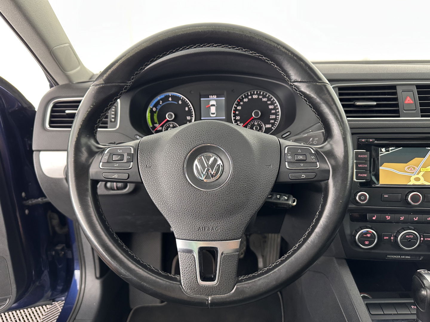 Volkswagen Jetta 1.4 TSI Hybrid Highline Aut. *PANO | XENON | NAVI-FULLMAP | CAMERA | COMFORT/HEATED-SEATS | ECC | PDC | CRUISE | 17''ALU*