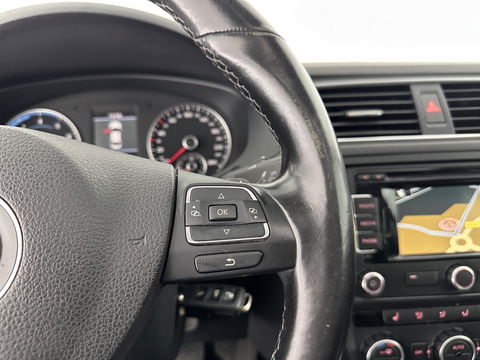 Volkswagen Jetta 1.4 TSI Hybrid Highline Aut. *PANO | XENON | NAVI-FULLMAP | CAMERA | COMFORT/HEATED-SEATS | ECC | PDC | CRUISE | 17''ALU*