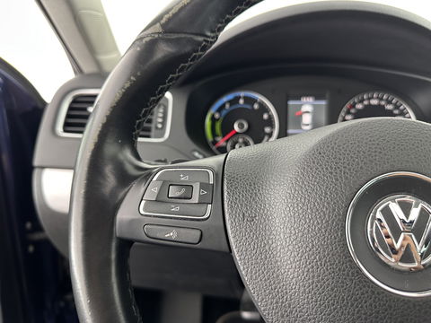 Volkswagen Jetta 1.4 TSI Hybrid Highline Aut. *PANO | XENON | NAVI-FULLMAP | CAMERA | COMFORT/HEATED-SEATS | ECC | PDC | CRUISE | 17''ALU*