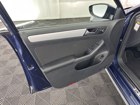 Volkswagen Jetta 1.4 TSI Hybrid Highline Aut. *PANO | XENON | NAVI-FULLMAP | CAMERA | COMFORT/HEATED-SEATS | ECC | PDC | CRUISE | 17''ALU*