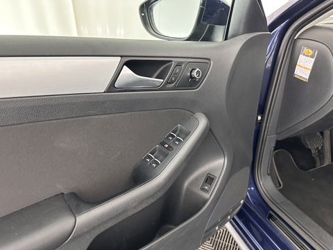 Volkswagen Jetta 1.4 TSI Hybrid Highline Aut. *PANO | XENON | NAVI-FULLMAP | CAMERA | COMFORT/HEATED-SEATS | ECC | PDC | CRUISE | 17''ALU*