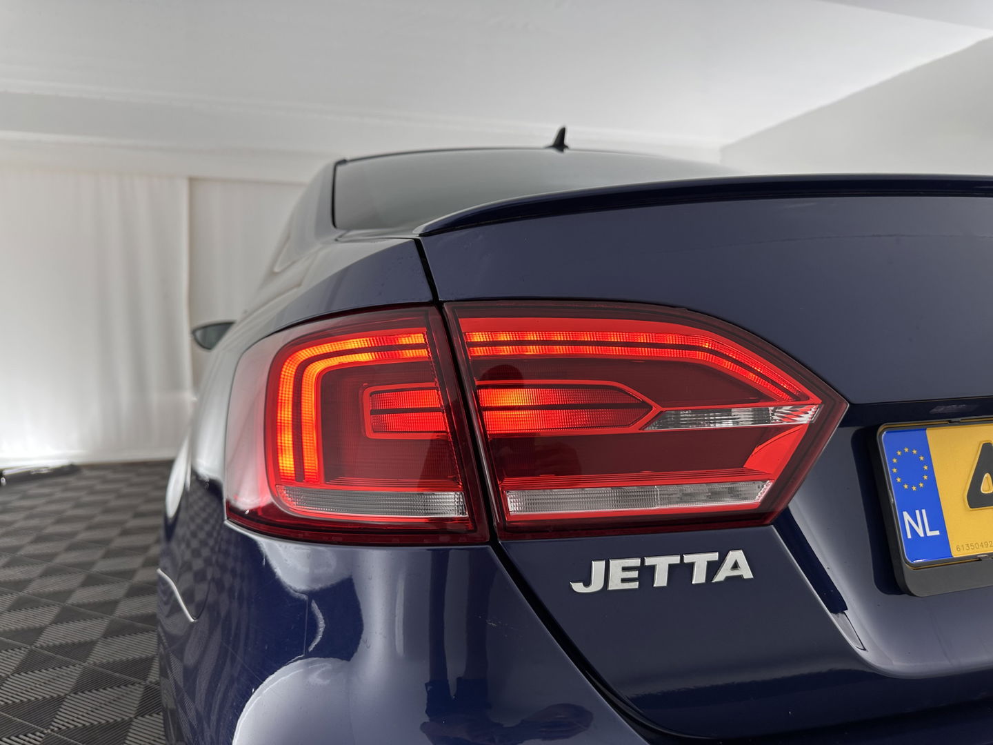 Volkswagen Jetta 1.4 TSI Hybrid Highline Aut. *PANO | XENON | NAVI-FULLMAP | CAMERA | COMFORT/HEATED-SEATS | ECC | PDC | CRUISE | 17''ALU*