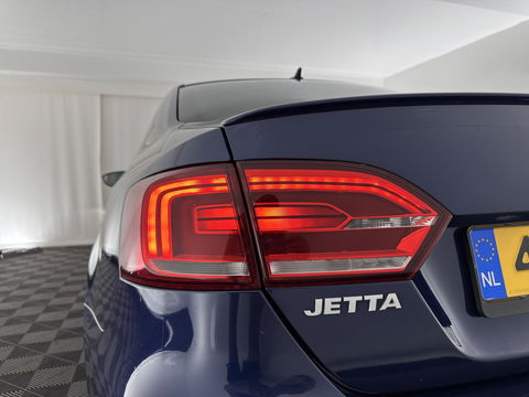 Volkswagen Jetta 1.4 TSI Hybrid Highline Aut. *PANO | XENON | NAVI-FULLMAP | CAMERA | COMFORT/HEATED-SEATS | ECC | PDC | CRUISE | 17''ALU*