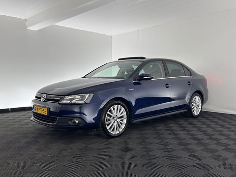 Volkswagen Jetta 1.4 TSI Hybrid Highline Aut. *PANO | XENON | NAVI-FULLMAP | CAMERA | COMFORT/HEATED-SEATS | ECC | PDC | CRUISE | 17''ALU*