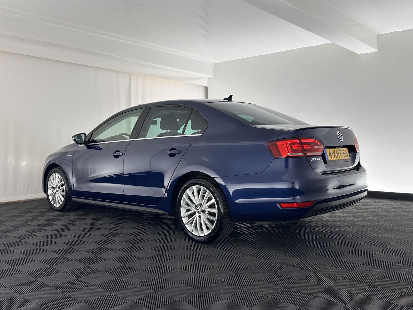 Volkswagen Jetta 1.4 TSI Hybrid Highline Aut. *PANO | XENON | NAVI-FULLMAP | CAMERA | COMFORT/HEATED-SEATS | ECC | PDC | CRUISE | 17''ALU*