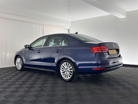 Volkswagen Jetta 1.4 TSI Hybrid Highline Aut. *PANO | XENON | NAVI-FULLMAP | CAMERA | COMFORT/HEATED-SEATS | ECC | PDC | CRUISE | 17''ALU*