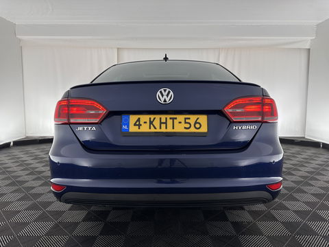 Volkswagen Jetta 1.4 TSI Hybrid Highline Aut. *PANO | XENON | NAVI-FULLMAP | CAMERA | COMFORT/HEATED-SEATS | ECC | PDC | CRUISE | 17''ALU*