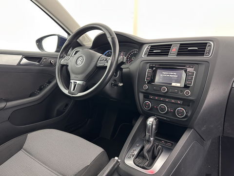 Volkswagen Jetta 1.4 TSI Hybrid Highline Aut. *PANO | XENON | NAVI-FULLMAP | CAMERA | COMFORT/HEATED-SEATS | ECC | PDC | CRUISE | 17''ALU*