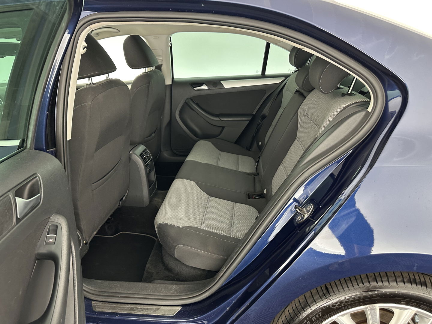 Volkswagen Jetta 1.4 TSI Hybrid Highline Aut. *PANO | XENON | NAVI-FULLMAP | CAMERA | COMFORT/HEATED-SEATS | ECC | PDC | CRUISE | 17''ALU*